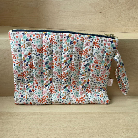 Pochette de voyage/ Housse I pad - Matelassé tissu petites fleurs multicolores orange avec une anse