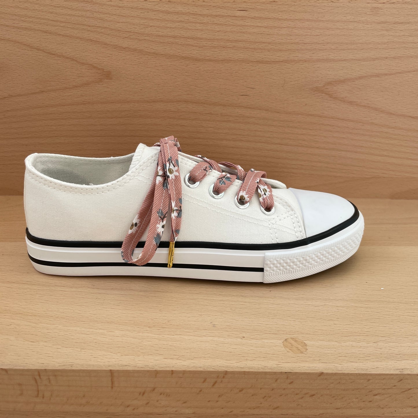 Lacets fun pour mettre de la couleurs sur vos baskets - Lacets Liberty vieux rose et petites fleurs blanches